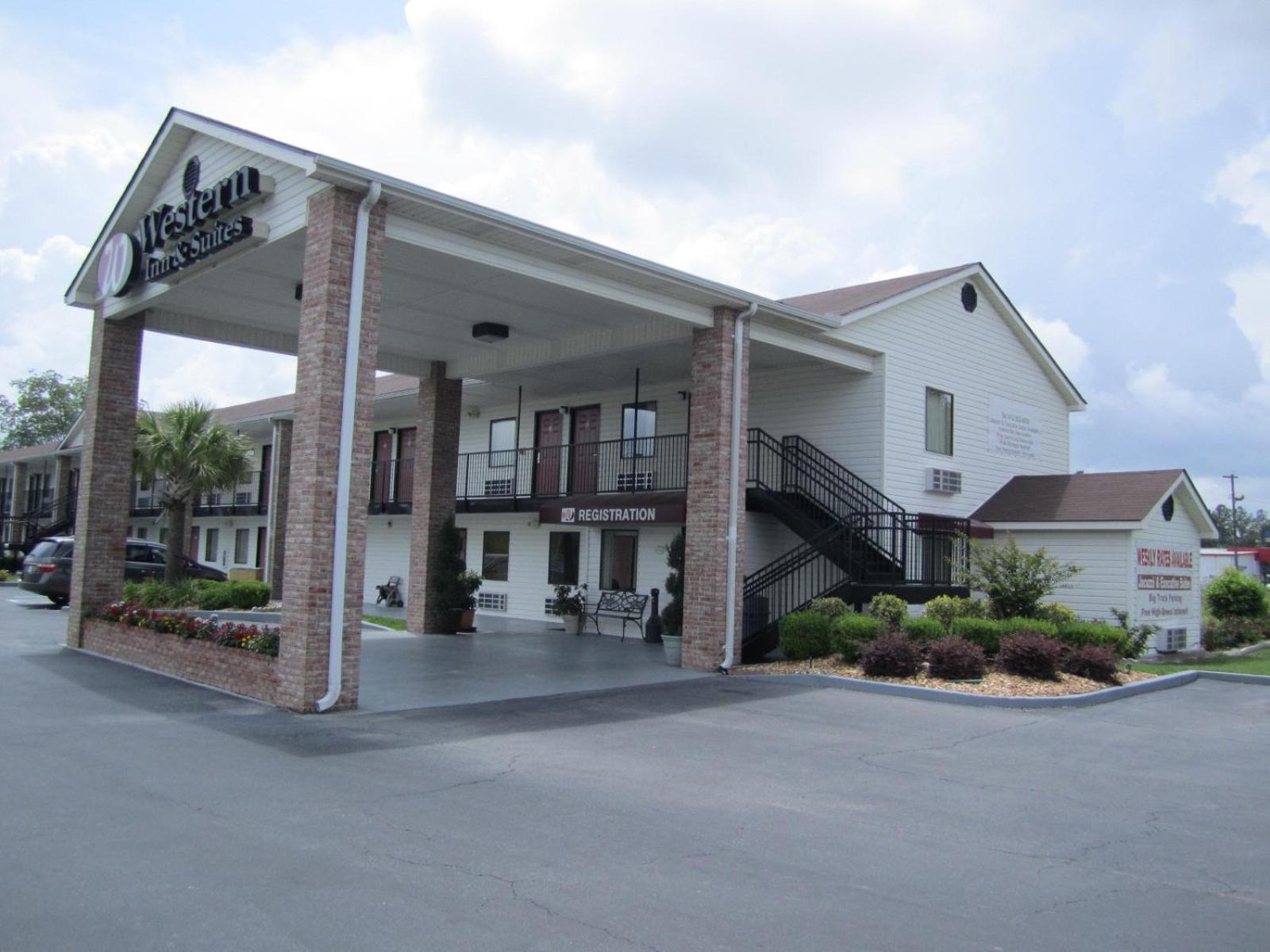 Western Inn & Suites Douglas Exterior photo