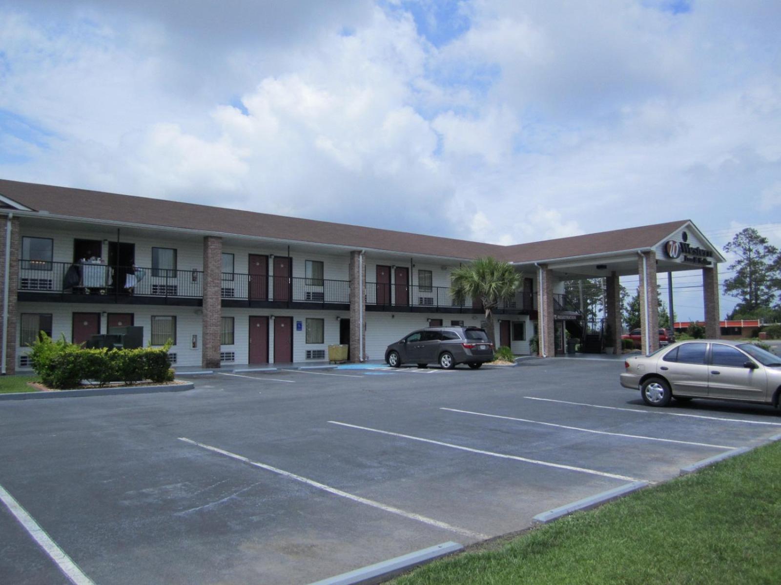 Western Inn & Suites Douglas Exterior photo