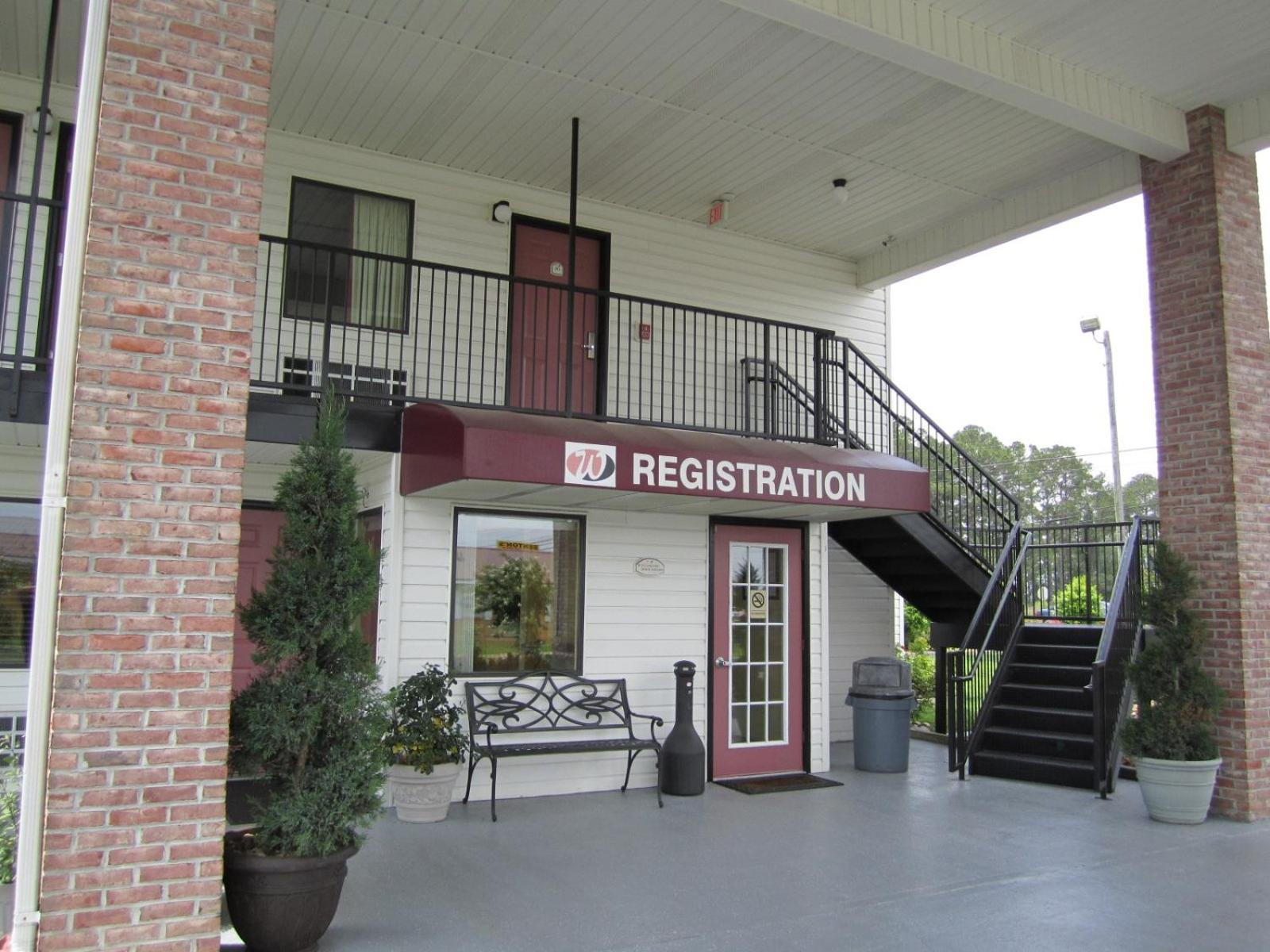 Western Inn & Suites Douglas Exterior photo