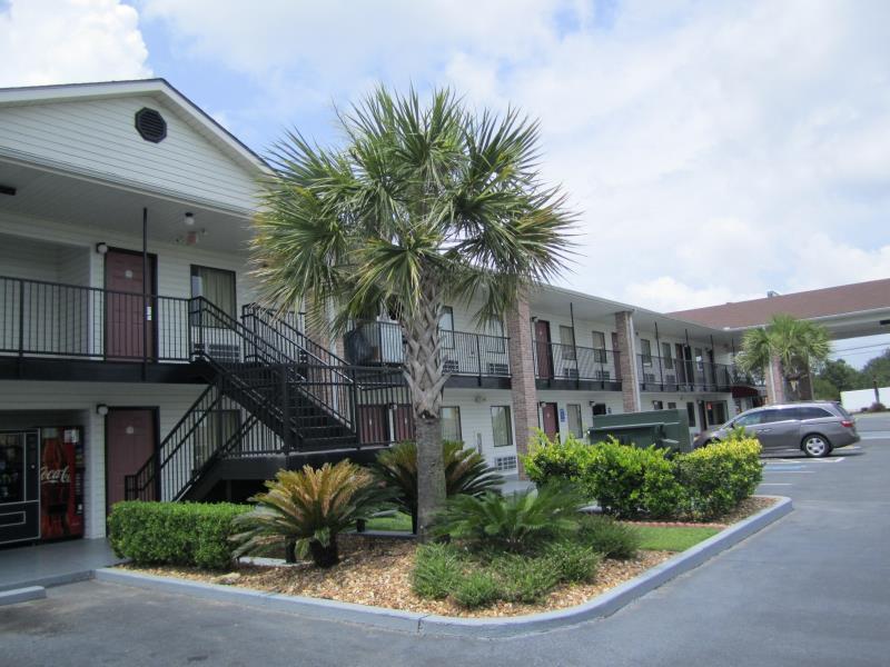 Western Inn & Suites Douglas Exterior photo